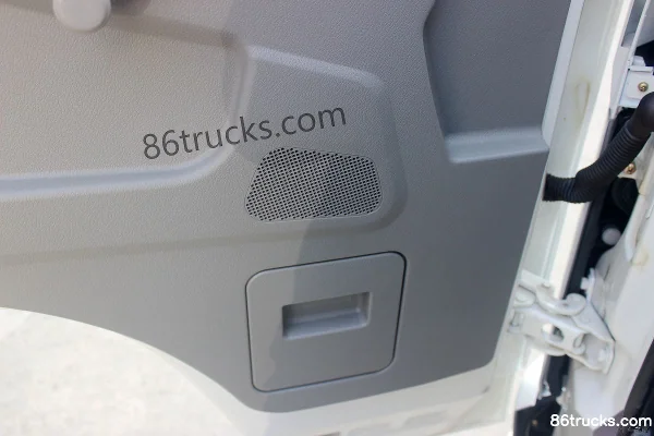 FAW Hongta FAW Jiefang Baling 78 hp 4X2(6 wheels) 2.4m double-row stake truck light truck (520) Cab (3) | 86Trucks