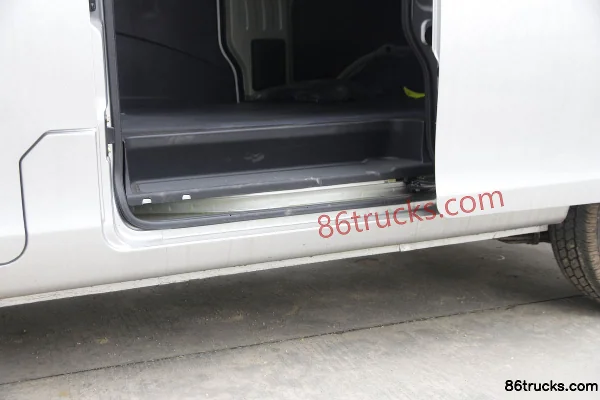 Sunlong Bus 2.6T 4.43m Pure Electric Enclosed Cargo Truck (Range 256km) 40.7kWh Cargo Box (3) | 86Trucks
