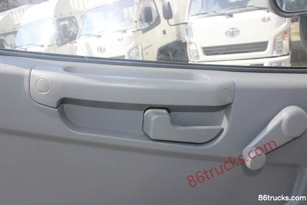 FAW Hongta FAW Jiefang Classic 1 Series 87hp 4X2(6 wheels) 2.76m Dump Truck (Oil Brake) Cab (3) | 86Trucks