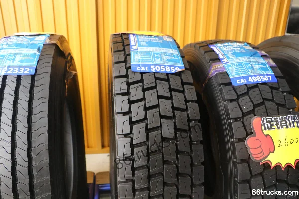 Michelin XDE2 (12R22.5) pneu tubeless Extérieur