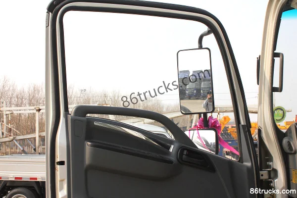 Tangjun Ouling K7 Series 156 hp 4X2(6 wheels) 4.1m Single Row Stake Truck (Yunnei Power) Cab (1) | 86Trucks