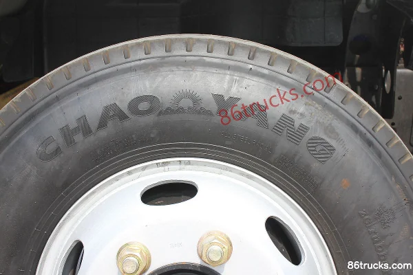 Tangjun Ouling K7 Series 156 hp 4X2(6 wheels) 4.1m Single Row Stake Truck (Yunnei Power) Chassis (3) | 86Trucks