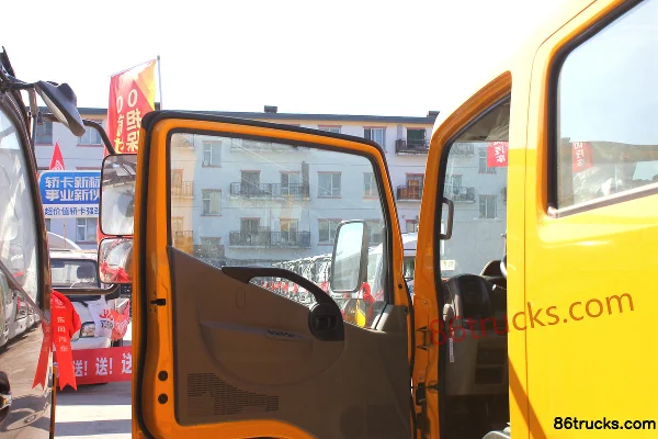 Dongfeng Captain K6-N 115 hp 4X2(6 wheels) 3.13m Double Row Flatbed Light Truck Cab (3) | 86Trucks