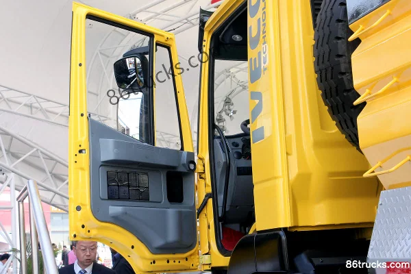 SAIC Hongyan Genlyon C100 camion lourd 350 ch 6X4(10 roues) 6,2 m camion benne (SAIC Fiat Powertrain Hongyan) Cabine (1) | 86Trucks