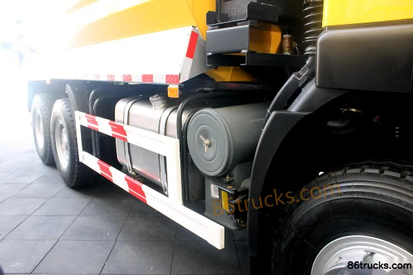 SAIC Hongyan Genlyon C100 camion lourd 350 ch 6X4(10 roues) 6,2 m camion benne (SAIC Fiat Powertrain Hongyan) Châssis (2) | 86Trucks