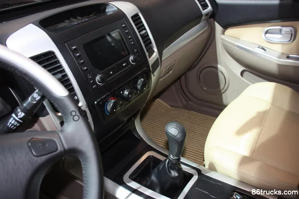 2009 Huanghai Dachai Shen édition classique luxe 3,2 L diesel double cabine pick-up (3) | 86Trucks