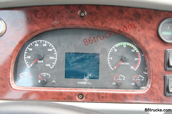 Sinotruk HOVA camion lourd 266 ch 4X2(6 roues) tracteur routier LNG Cabine (2) | 86Trucks
