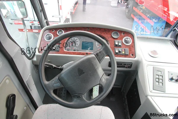 Sinotruk HOVA camion lourd 266 ch 4X2(6 roues) tracteur routier LNG Cabine (1) | 86Trucks