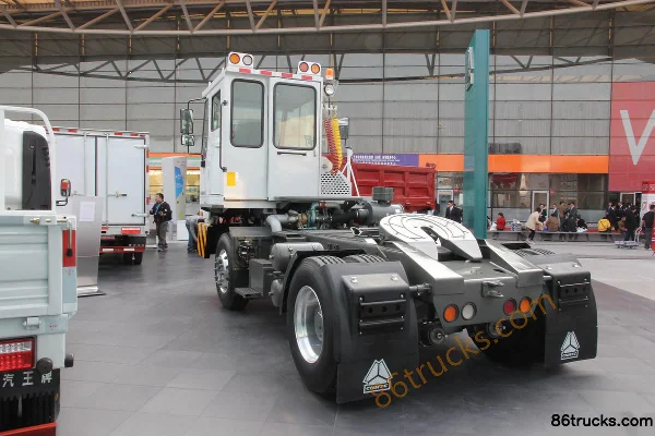Sinotruk HOVA camion lourd 266 ch 4X2(6 roues) tracteur routier LNG Châssis (1) | 86Trucks