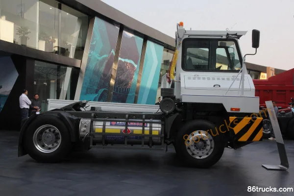 Sinotruk HOVA camion lourd 266 ch 4X2(6 roues) tracteur routier LNG Extérieur (2) | 86Trucks