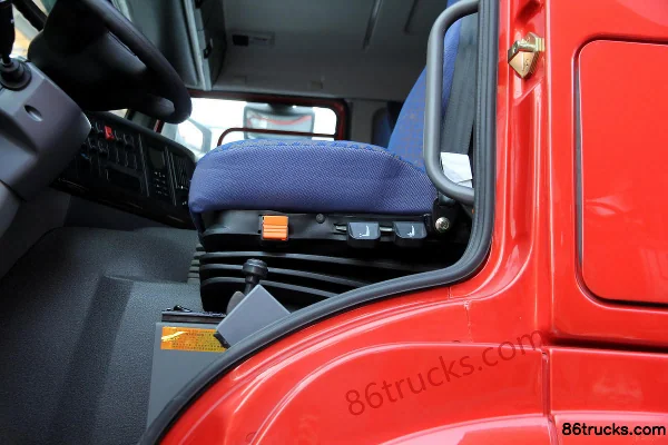 Sinotruk HOWO 380 ch 8X4(12 roues) 5,8 m camion benne Cabine (2) | 86Trucks
