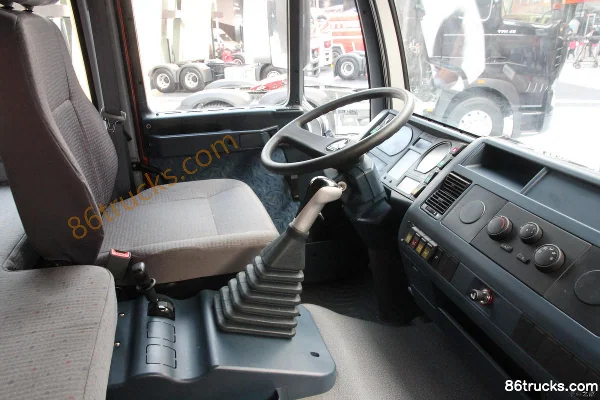 Sinotruk Golden Prince heavy truck 300 hp 6X4(10 wheels) 5.6m dump truck Cab (3) | 86Trucks