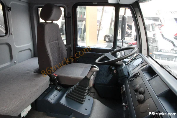 Sinotruk Golden Prince heavy truck 300 hp 6X4(10 wheels) 5.6m dump truck Cab (2) | 86Trucks