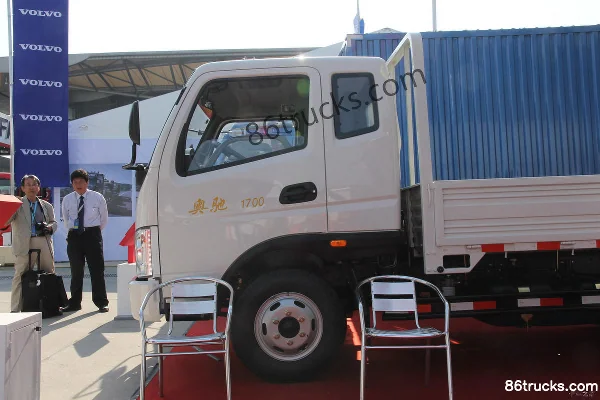 Feidi D1 Series 88 hp 4X2(6 wheels) 3.9m Half-Cab Flatbed Light Truck Exterior (3) | 86Trucks