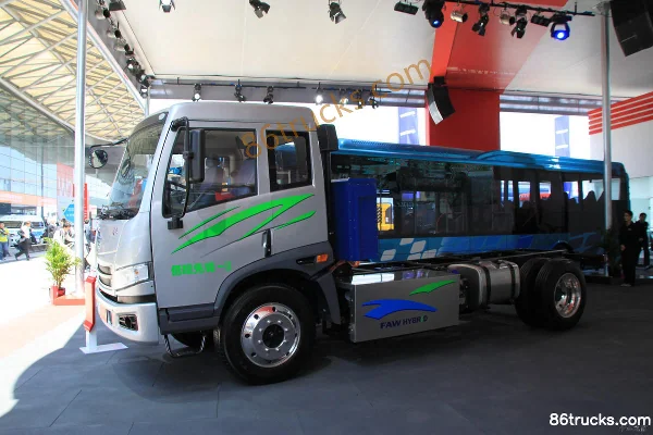 FAW Jiefang Junwei J5K 109 ch 4X2(6 roues) Châssis de camion à ordures ménagères hybride (cabine semi-suspendue) Extérieur (3) | 86Trucks