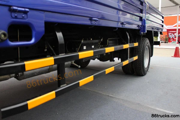 Jinbei Lingchi 103hp 4X2(6 wheels) 4.25m Single Row Flatbed Light Truck (Medium Body) (2) | 86Trucks