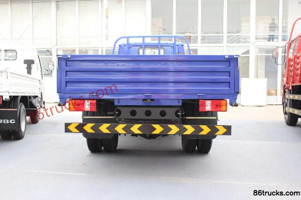 Jinbei Lingchi 103hp 4X2(6 wheels) 4.25m Single Row Flatbed Light Truck (Medium Body) (1) | 86Trucks