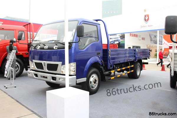 Jinbei Lingchi 103hp 4X2(6 wheels) 4.25m Single Row Flatbed Light Truck (Medium Body) Exterior (2) | 86Trucks