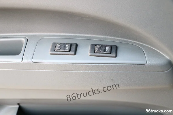 Tangjun Ouling T1 Series 95 hp 4X2(6 wheels) 4.15m Single Row Van Light Truck Cab (3) | 86Trucks