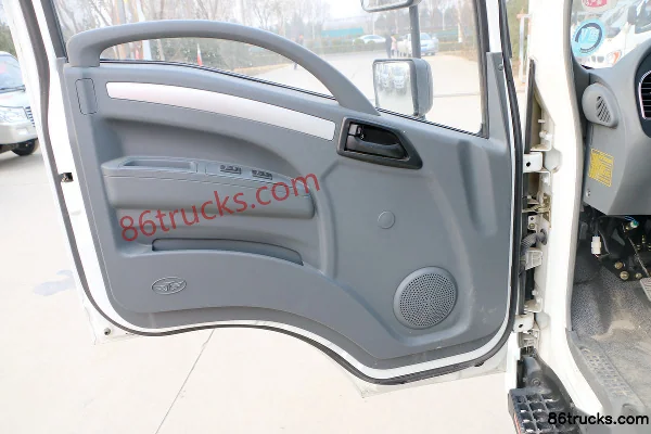 Tangjun Ouling T1 Series 95 hp 4X2(6 wheels) 4.15m Single Row Van Light Truck Cab (1) | 86Trucks
