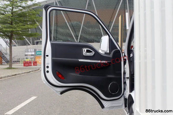 Dongfeng T5 1.5L 110hp 4X2(6 wheels) 3.7m single-row van mini truck Cab (1) | 86Trucks