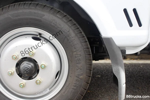 Dongfeng T5 1.5L 110hp 4X2(6 wheels) 3.7m single-row van mini truck Chassis (3) | 86Trucks