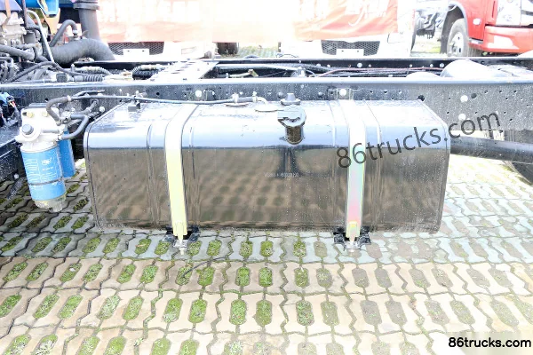 Yuejin Shangjun X100-33 116 hp 4X2(6 wheels) 4.2m single-row flatbed truck Chassis (3) | 86Trucks