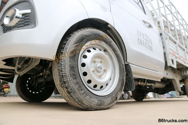 Jinbei T30 1.5L 109 hp 4X2(6 wheels) Gasoline 2.92m single-row stake micro truck Chassis (2) | 86Trucks