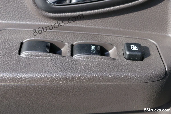 Feidi X3 série 129 ch 4X2(6 roues) camion benne 4,13 m Cabine (2) | 86Trucks