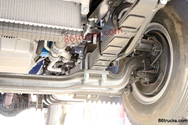 JAC H5 2.5L Diesel 155hp 4X2(6 wheels) WLY 8-speed 3.85m semi-crew flatbed grain van light truck Chassis (3) | 86Trucks