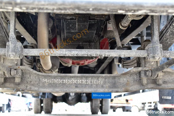 Foton Ouhang R-Series Express Star 210hp 4X2(6 wheels) 8.6m Van Cargo Truck Chassis (1) | 86Trucks