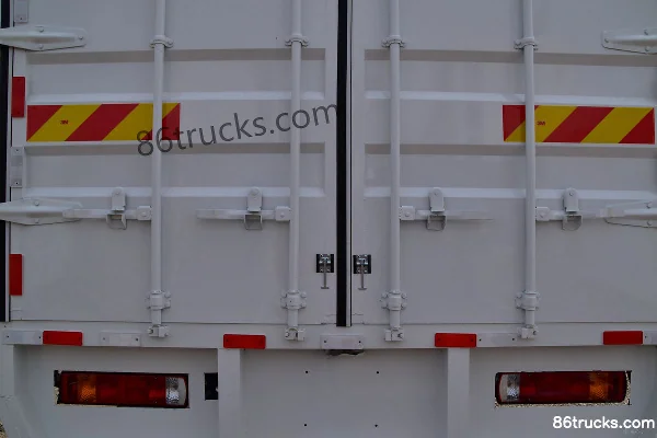 Foton Ouhang R-Series Express Star 210hp 4X2(6 wheels) 8.6m Van Cargo Truck Body (3) | 86Trucks