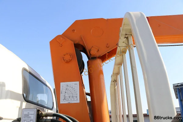 Kama Kaijie M6 129 ch 4X2(6 roues) 4,62 m camion avec grue auxiliaire Carrosserie (1) | 86Trucks