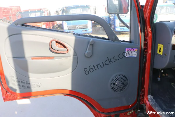 Kama K8 Fuyunlai 116hp 4X2(6 wheels) flatbed truck Cab (1) | 86Trucks