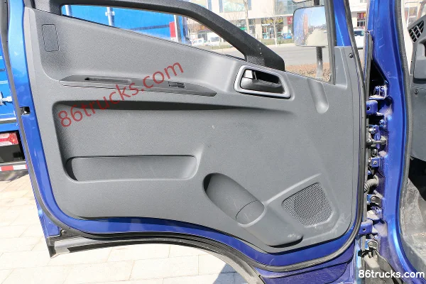Yuejin Chaoyue C500-33 140 hp 4X2(6 wheels) 4.14m single-row van light truck Cab (1) | 86Trucks