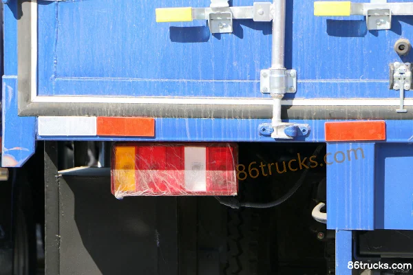 Yuejin Chaoyue C500-33 140 hp 4X2(6 wheels) 4.14m single-row van light truck Body (3) | 86Trucks