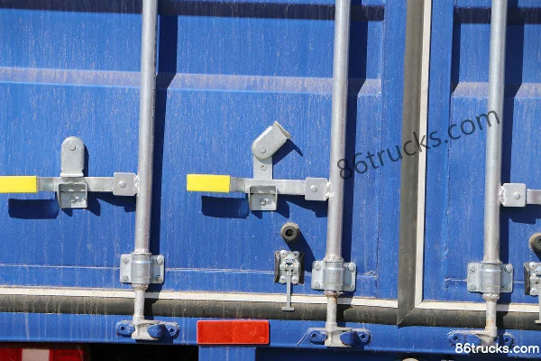 Yuejin Chaoyue C500-33 140 hp 4X2(6 wheels) 4.14m single-row van light truck Body (2) | 86Trucks