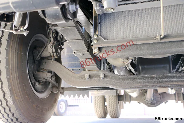Yuejin Chaoyue C500 170 hp 4X2(6 wheels) 3.82m semi-row stake truck (China VI) Chassis (2) | 86Trucks