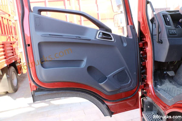 Yuejin Beyond C500-33 143hp 4X2(6 wheels) 4.18m Single Row Van Light Truck Cab (1) | 86Trucks