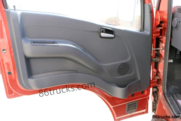 Yuejin Xiaofuxing S50Q 1.5L 110 hp 4X2(6 wheels) gasoline 3.62m single-row van mini truck Cab (1) | 86Trucks