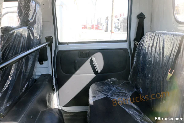 Yuejin Fuxing S100V 116 hp 4X2(6 wheels) 3.02m double-row van truck (hydraulic brake) Cab (3) | 86Trucks