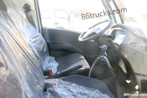 Yuejin Fuxing S100V 116 hp 4X2(6 wheels) 3.02m double-row van truck (hydraulic brake) Cab (2) | 86Trucks