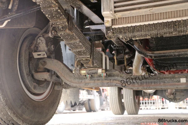 Sinotruk HOWO Tongshuai 148hp 4X2(6 wheels) 4.165m single-row flatbed light truck Chassis (2) | 86Trucks