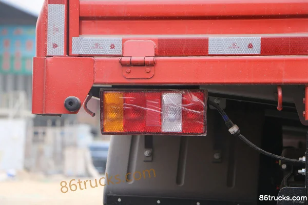 Sinotruk HOWO Tongshuai 148hp 4X2(6 wheels) 4.165m single-row flatbed light truck Body (2) | 86Trucks