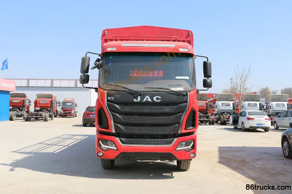 JAC Gallop K5 Medium Truck 180 hp 4X2(6 wheels) 6.77m Grain Van Cargo Truck Exterior (2) | 86Trucks