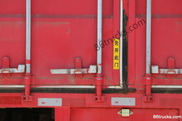 JAC Gallop K5 Medium Truck 180 hp 4X2(6 wheels) 6.77m Grain Van Cargo Truck Body (3) | 86Trucks