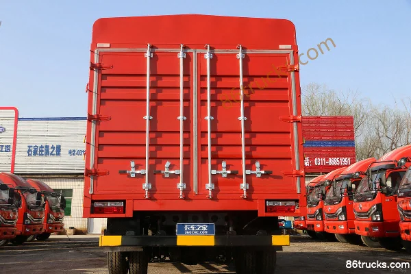 Dongfeng Duolika D6-L 2018 156hp 4X2(6 wheels) 4.17m single-row stake light truck Body (2) | 86Trucks
