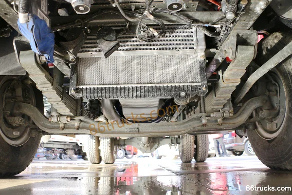 Sinotruk Ruishi 129hp 4X2(6 wheels) 4.16m single-row cage cargo light truck Chassis (1) | 86Trucks
