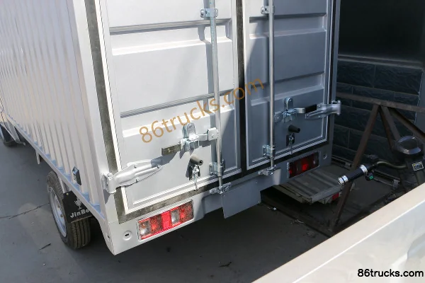 Jinbei T20 édition standard 2018 1.3L 82 ch 4X2(6 roues) 2,64 m fourgon simple cabine micro camion Carrosserie (1) | 86Trucks
