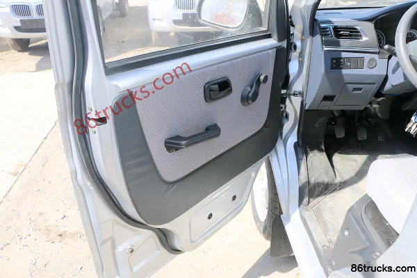 Jinbei T30 2018 Model Standard Type 1.3L 82 hp 4X2(6 wheels) Gasoline 2.915m Single Row Box Mini Truck Cab (1) | 86Trucks